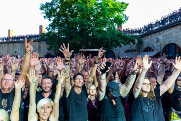 Fans auf der Festung Königstein - Foto: Falk Scheuirng