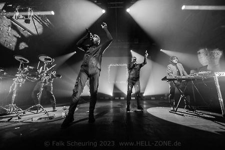 FRONT 242