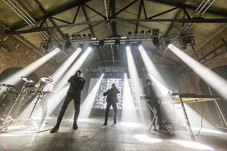 FRONT 242