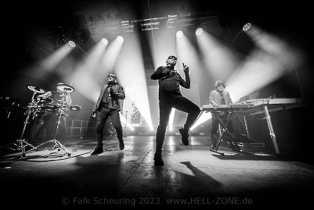 FRONT 242
